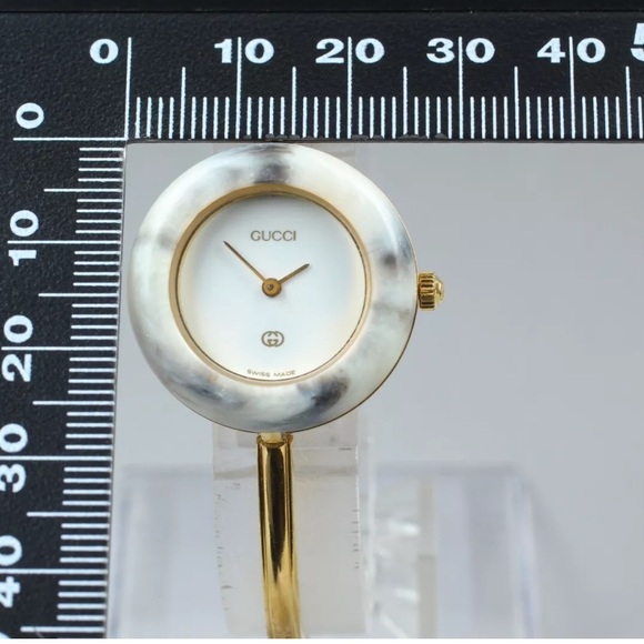 Gorgeous Rare Bezel Gucci Watch Signature Iconic 14 k Gold Statement Piece - Picture 3 of 7